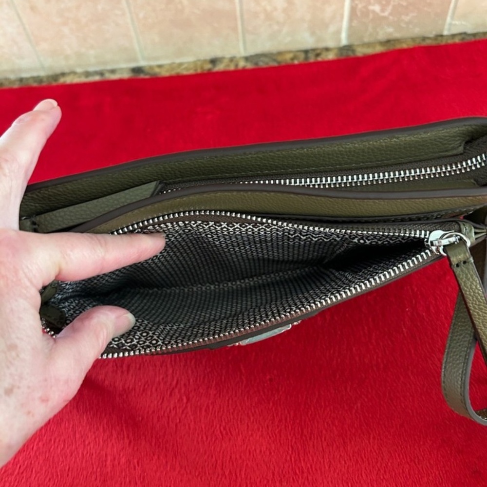 BRIGHTON PRETTY TOUGH JORDYN CROSS BODY ORGANIZER OLIVE NWT REGISTRATION CARD - Picture 3 of 12